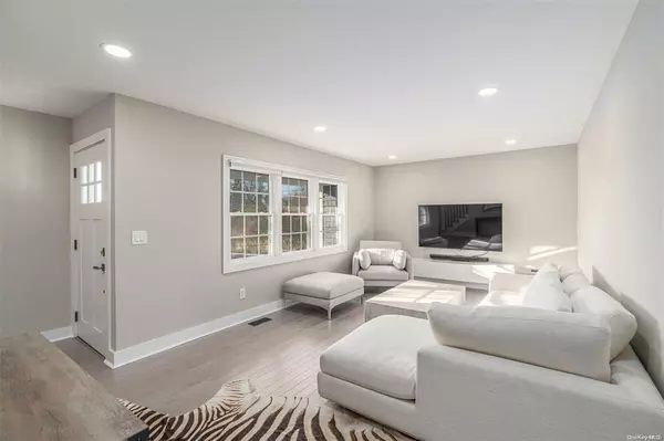 Mattituck, NY 11952,970 Village LN