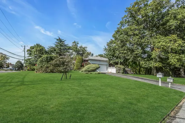 Albertson, NY 11507,260 Oakridge LN