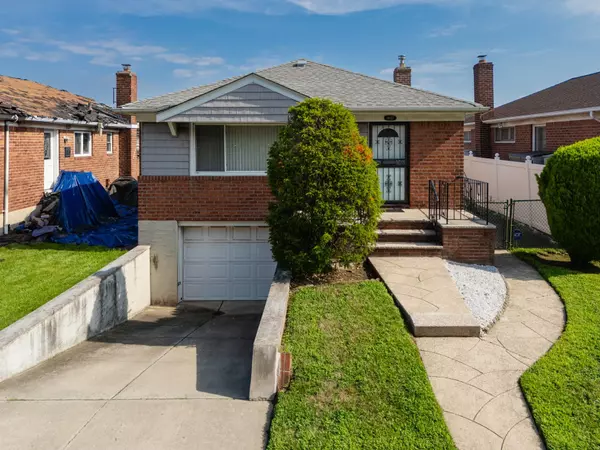 Whitestone, NY 11357,166-27 16 AVE