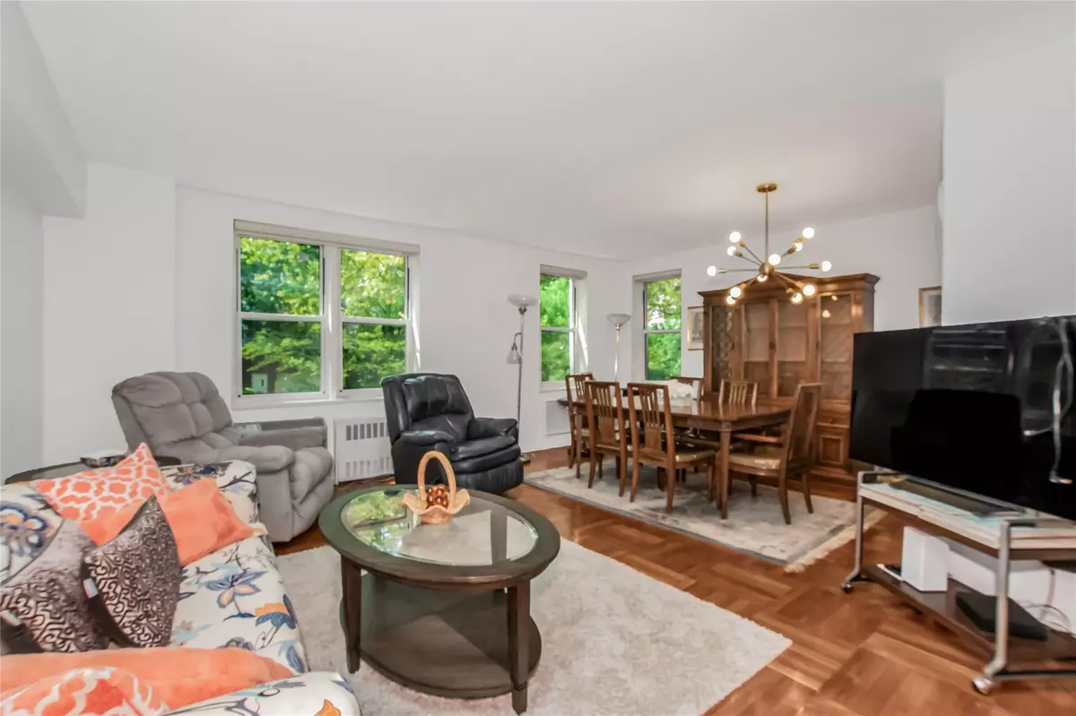 Bronx, NY 10463,3901 Independence #3C