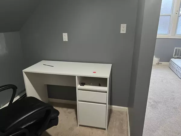 Stony Brook, NY 11790,30 Madeley LN