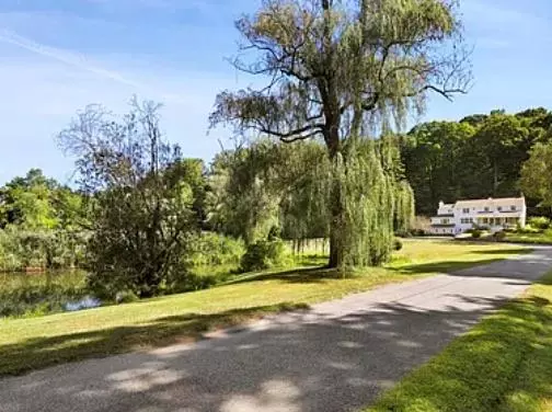 Mount Kisco, NY 10549,777 Armonk RD