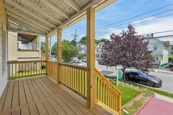 Port Chester, NY 10573,332 Locust AVE