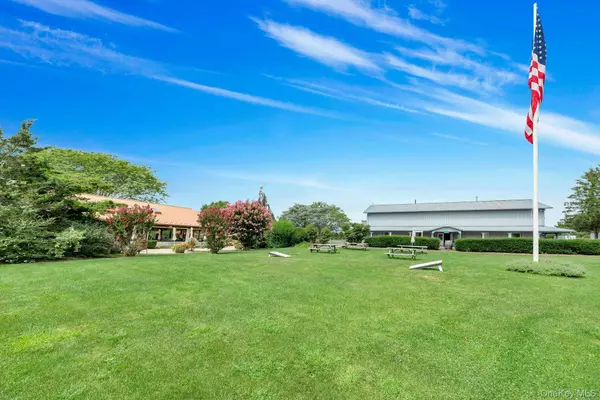 Peconic, NY 11971,44075 Route 25