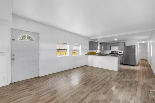 Gardiner, NY 12525,717 Modena Country Club