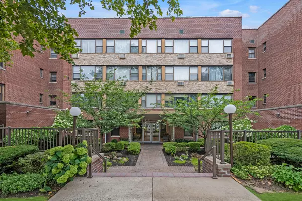 15 Hillpark AVE #2-O, Great Neck, NY 11021