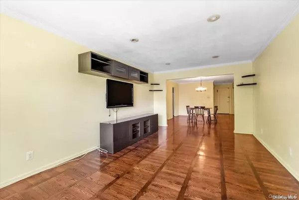 Hewlett, NY 11557,1205 E Broadway #F-13