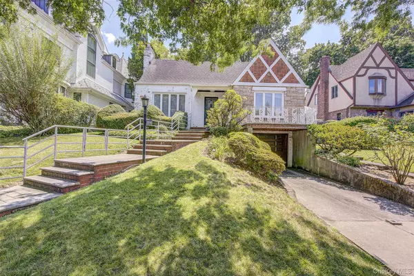 Kew Garden Hills, NY 11367,135-40 78th RD