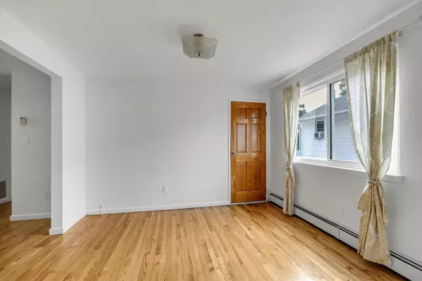 Port Washington, NY 11050,84 Hickory RD #A