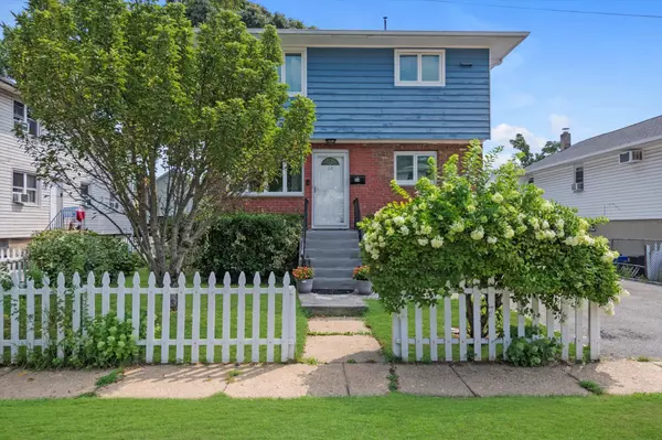 84 Hickory RD #A, Port Washington, NY 11050