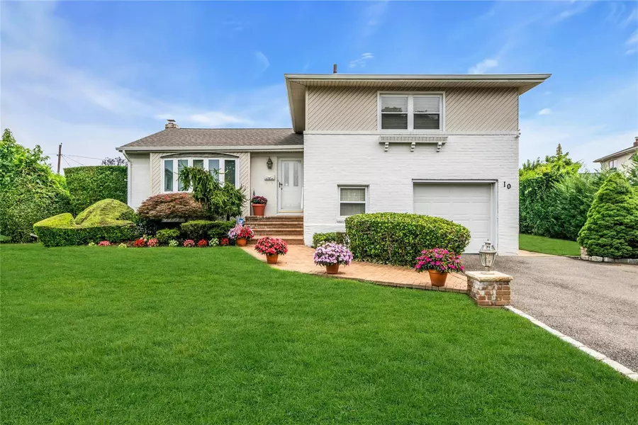 10 Temme CT, Plainview, NY 11803