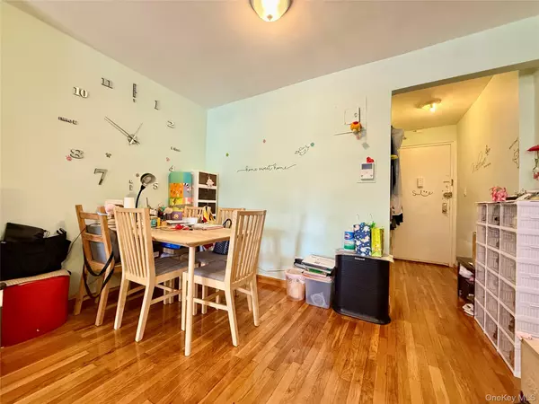 Flushing, NY 11367,152-72 Melbourne Ave #2A