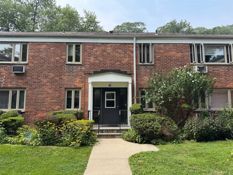 41 Lawrence DR #B, Valhalla, NY 10603