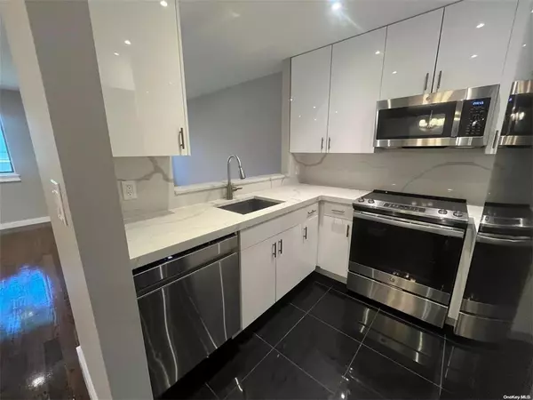 Cedarhurst, NY 11516,146 McGlynn ST