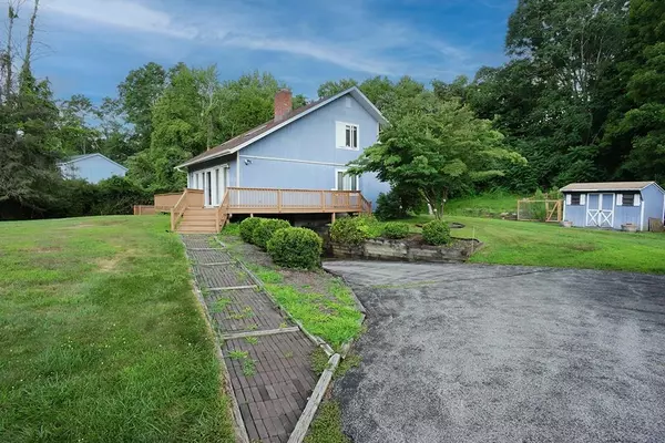 Poughkeepsie, NY 12601,3 Dill LN