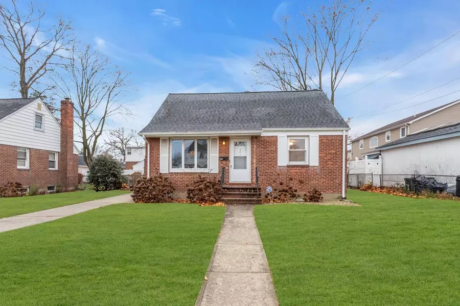 572 Maitland ST, East Meadow, NY 11554