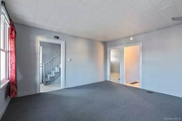 Poughkeepsie, NY 12601,176 Smith ST