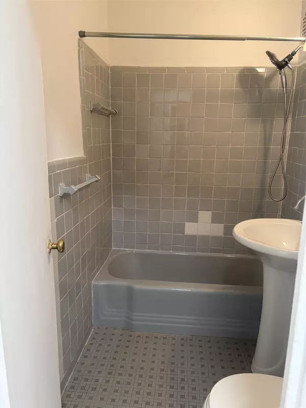 Scarsdale, NY 10583,281 Garth RD #B6D