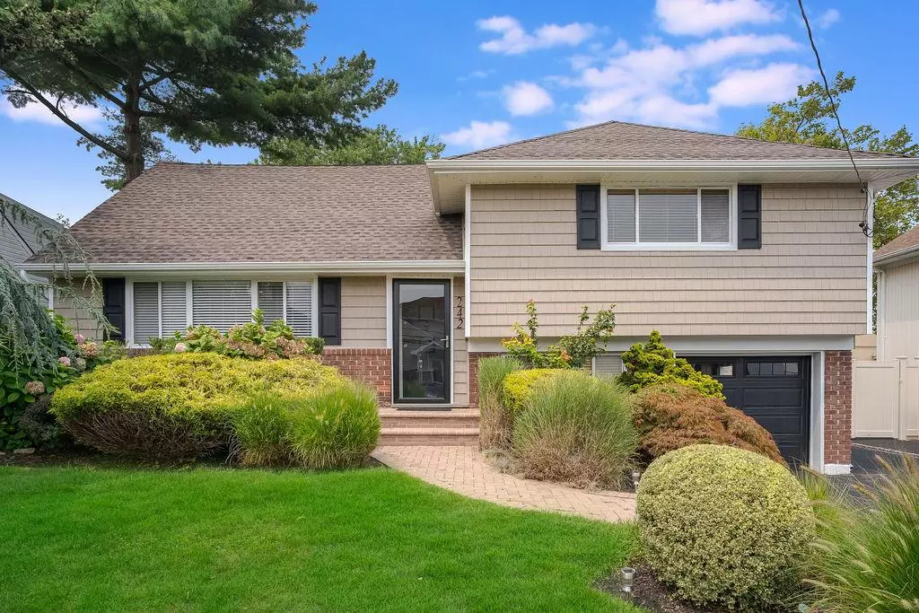 Oceanside, NY 11572,242 Thompson AVE