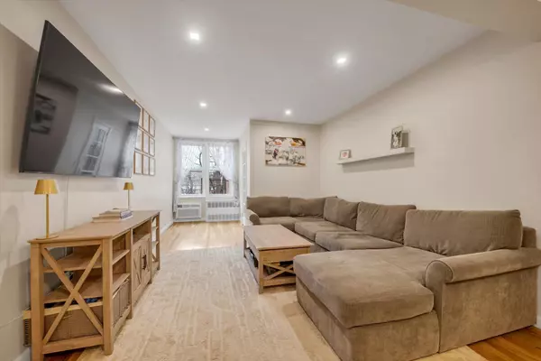 Rego Park, NY 11374,6515 Alderton ST #3B