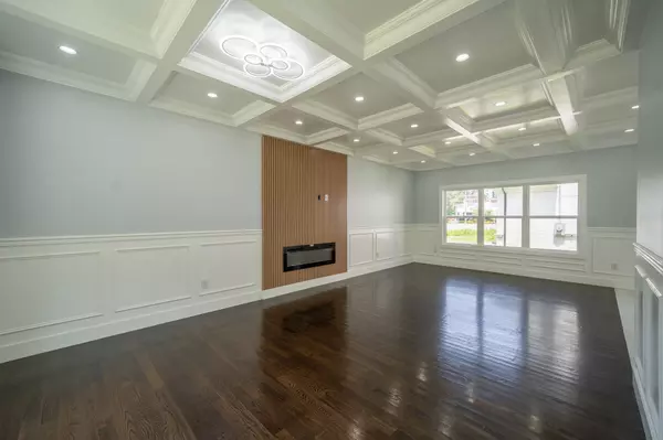 Syosset, NY 11791,17 Park Drive East