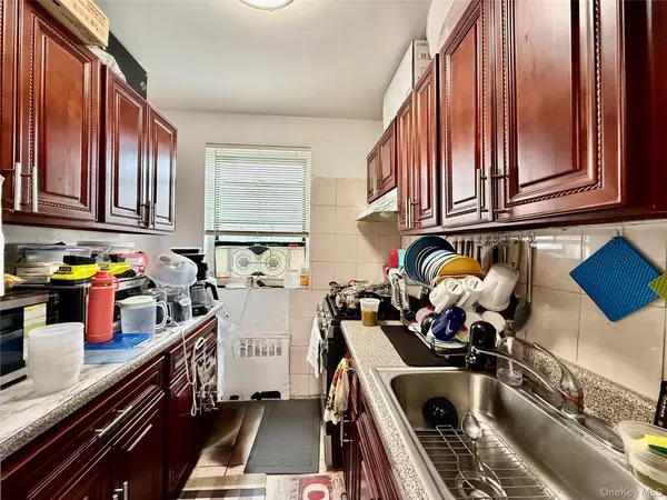 Elmhurst, NY 11373,44-11 Macnish #5C