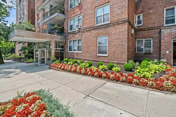 Bronx, NY 10463,3299 Cambridge AVE #8J