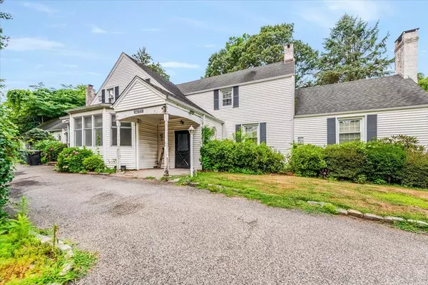 221 Huntington Bay RD, Halesite, NY 11743