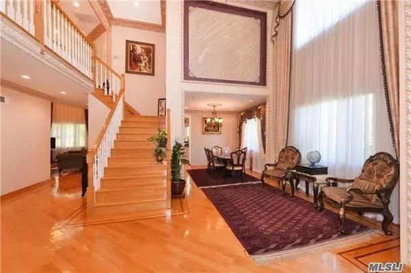 Flushing, NY 11375,77-16 Kew Forest LN