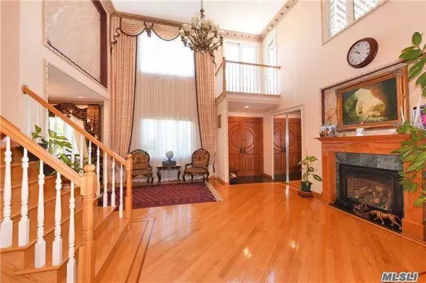 Flushing, NY 11375,77-16 Kew Forest LN
