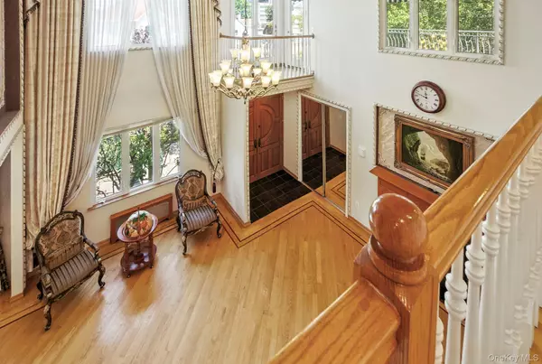 Flushing, NY 11375,77-16 Kew Forest LN