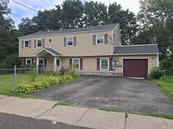 72 Centerwood ST, West Babylon, NY 11704