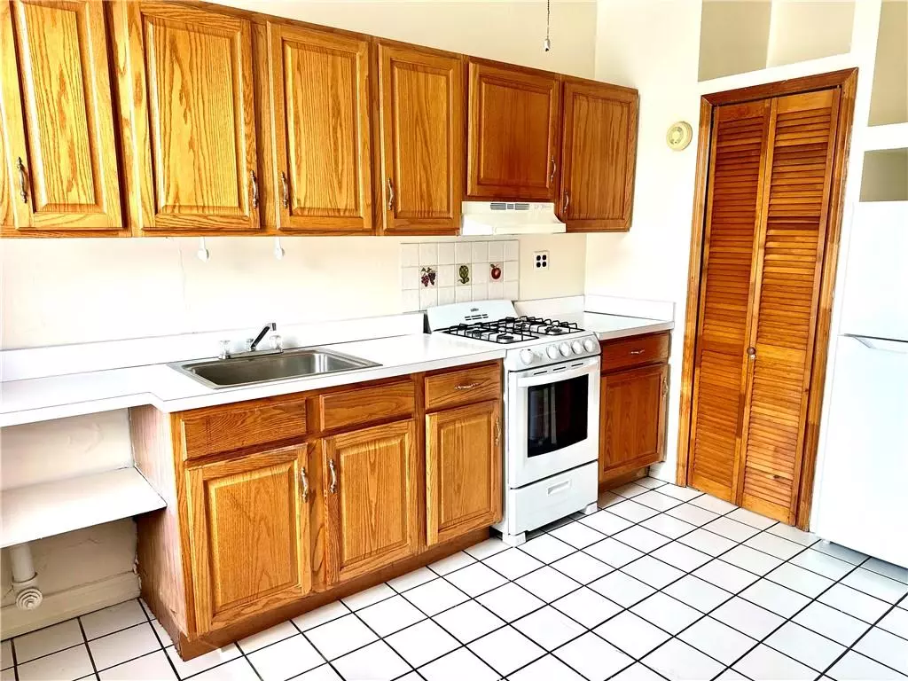Pelham, NY 10803,88 Lincoln AVE #1H