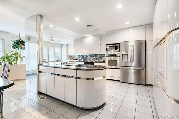 West Babylon, NY 11704,501 10th ST