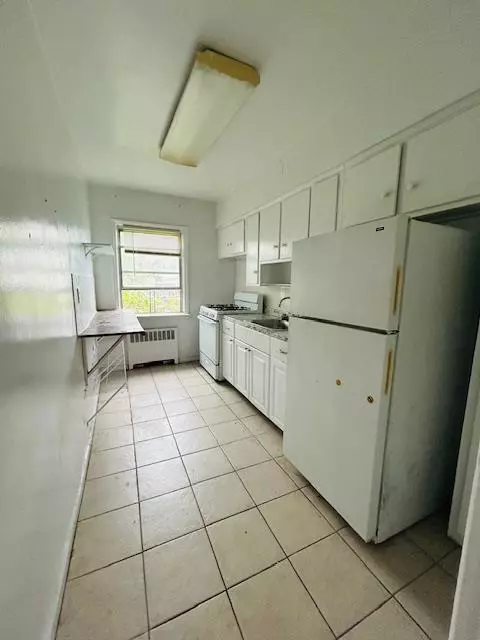 Long Beach, NY 11561,325 Shore Road #2E