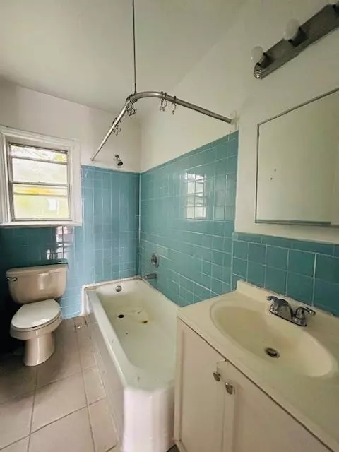 Long Beach, NY 11561,325 Shore Road #2E