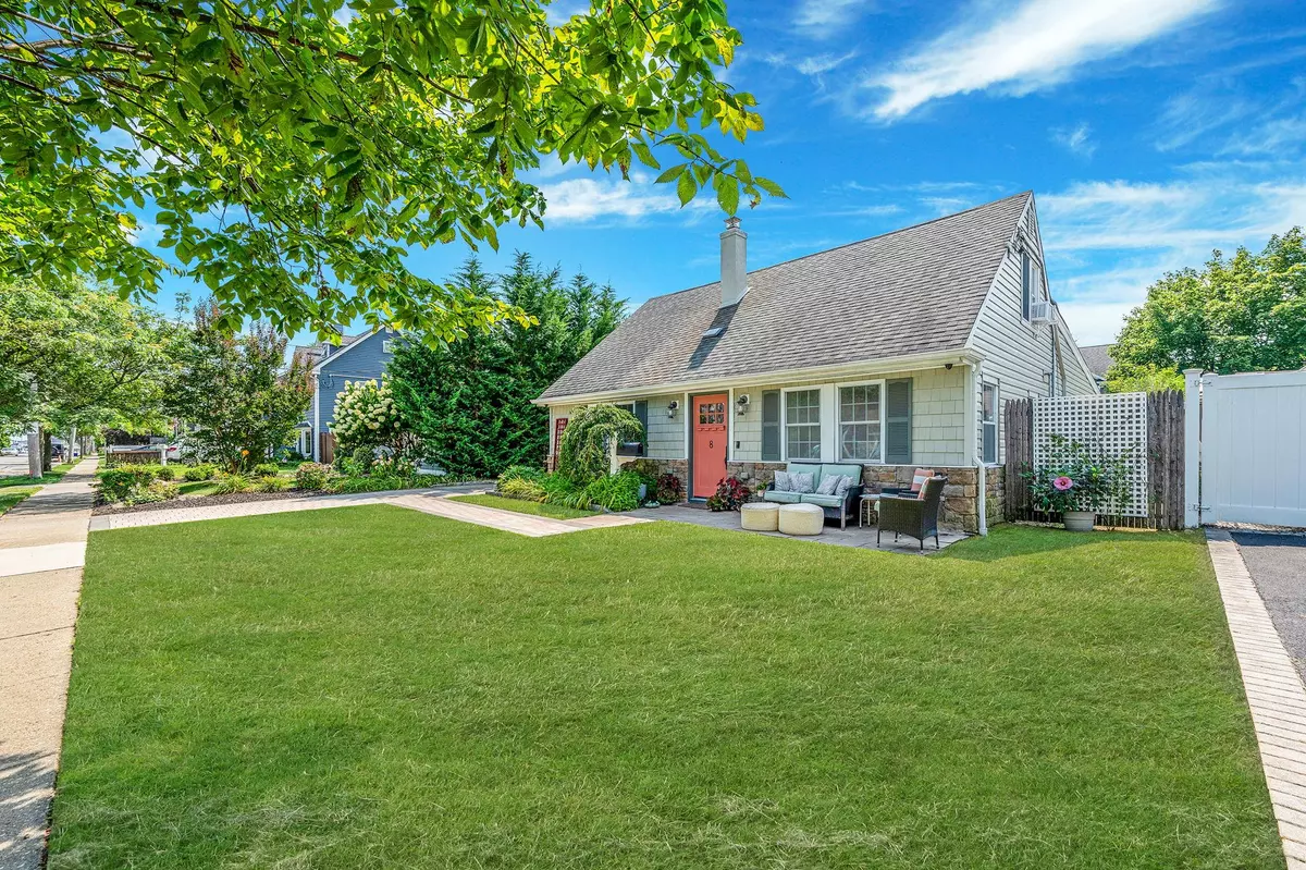 Babylon, NY 11702,8 Edward AVE