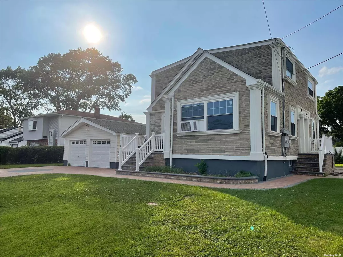 West Babylon, NY 11704,918 10th ST