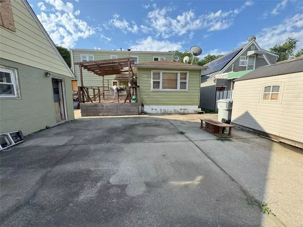 Rosedale, NY 11422,25519 148th AVE