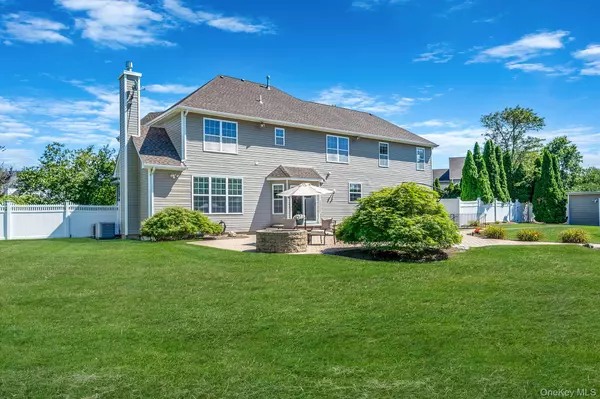 Shoreham, NY 11786,8 Monticello DR
