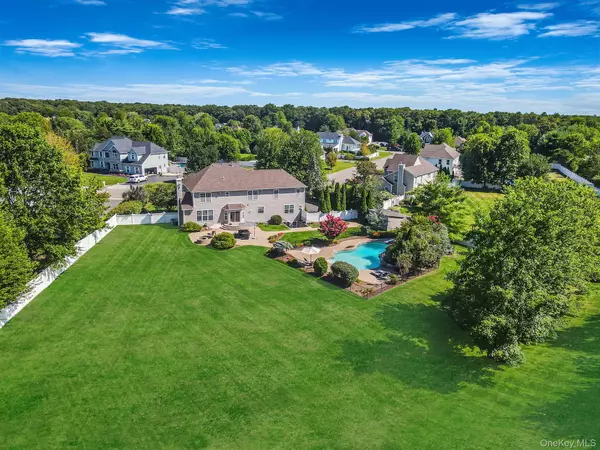 Shoreham, NY 11786,8 Monticello DR