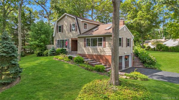 10 Woodfield AVE, Northport, NY 11768