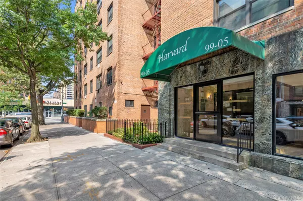 Corona, NY 11368,99-05 59 AVE #6B
