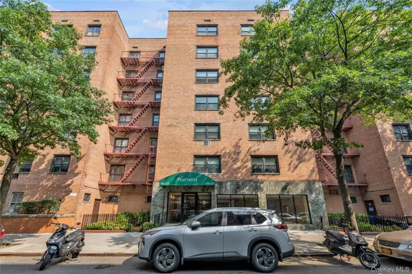 Corona, NY 11368,99-05 59 AVE #6B