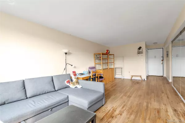 Corona, NY 11368,99-05 59 AVE #6B