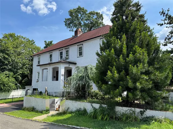 11 Floyd PL #A, Great Neck, NY 11024