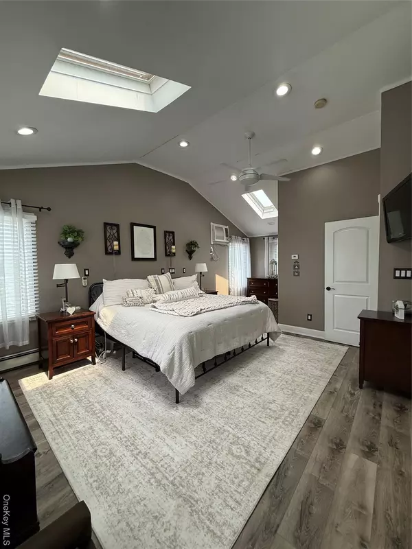 North Bellmore, NY 11710,725 Clemons ST