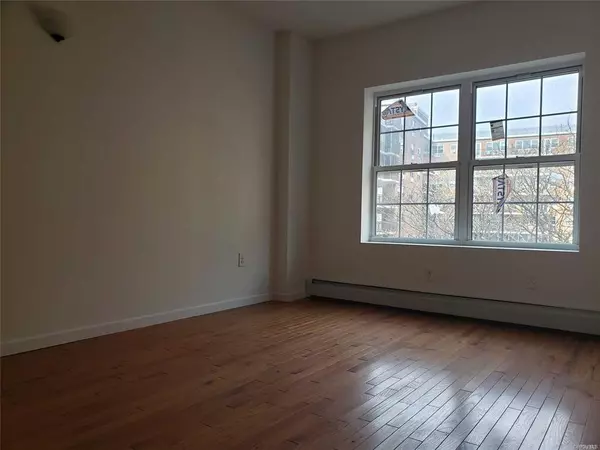 Flushing, NY 11365,71-66 Parsons BLVD #4K
