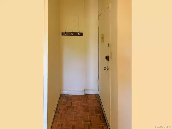 Mount Vernon, NY 10552,171 Pearsall DR #5G