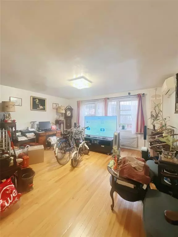 Flushing, NY 11367,138-25 68 DR #1A